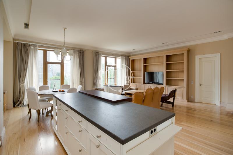 4-комн. квартира, 154 м², 3/14 этаж