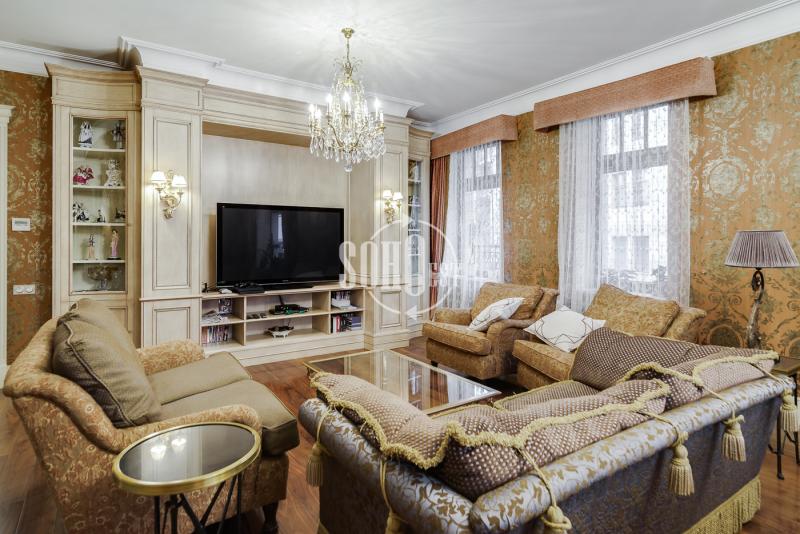 5-комн. квартира, 240 м², 3/3 этаж