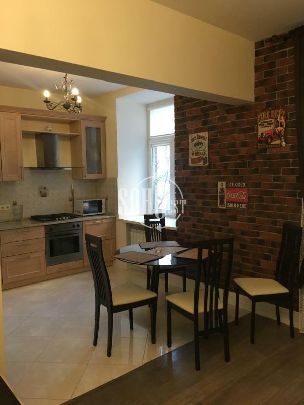 2-комн. квартира, 64 м², 4/10 этаж