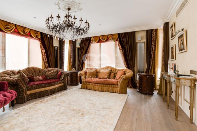 4-комн. квартира, 245 м², 2/8 этаж