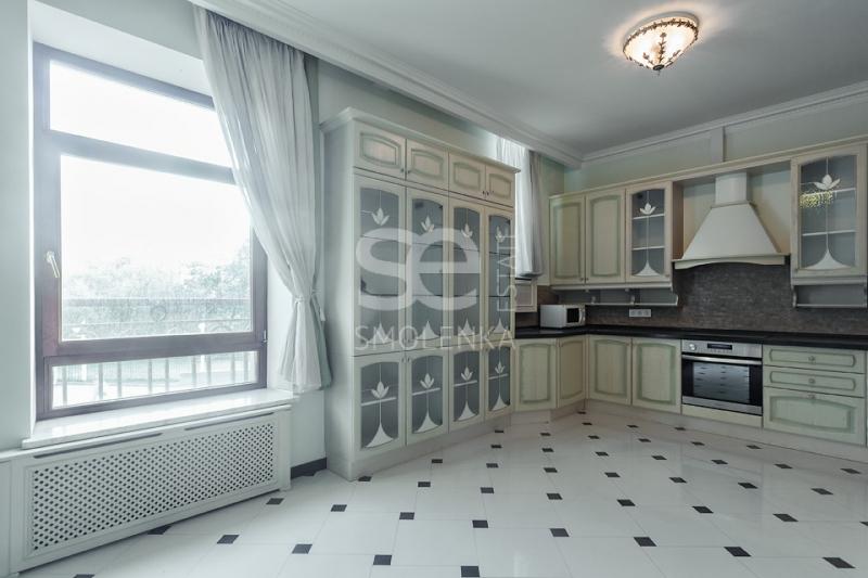 4-комн. квартира, 192 м², 3/7 этаж