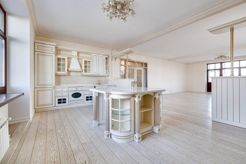 4-комн. квартира, 215 м², 6/16 этаж