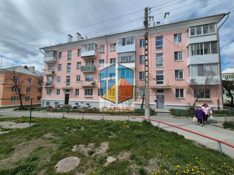Квартира, Свердловская область, Краснотурьинск, Молодёжная улица, 18. Фото 1