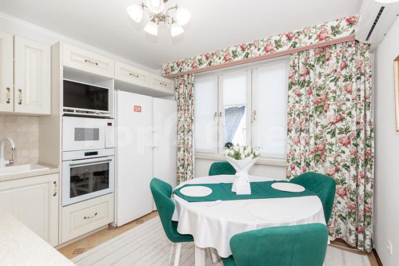 3-комн. квартира, 77 м², 3/18 этаж