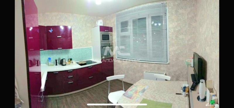 3-комн. квартира, 76.3 м², 2/22 этаж