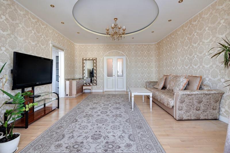 2-комн. квартира, 82.79 м², 13/18 этаж