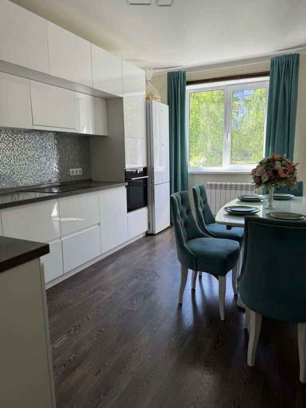 2-комн. квартира, 72 м², 1/10 этаж