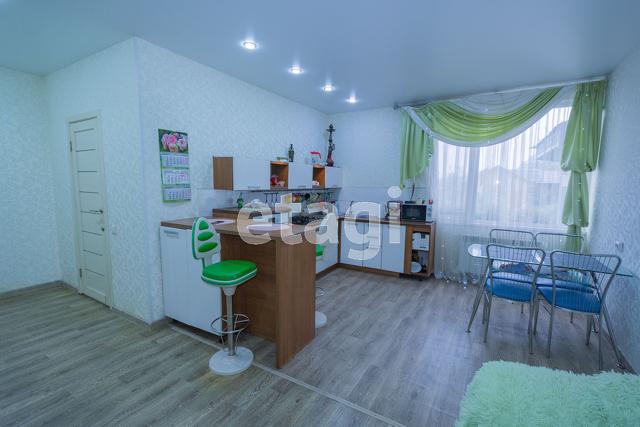Дом, 240 м², 10 сот.