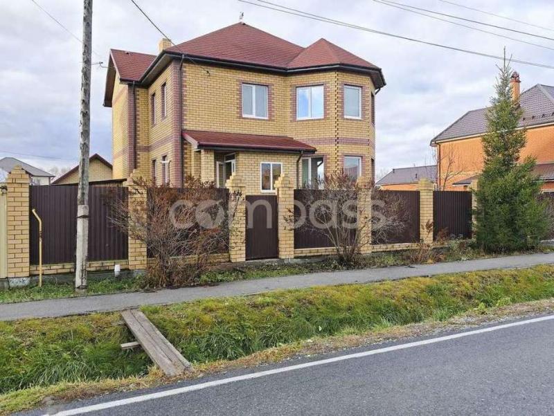 Дом, 204.4 м², 10 сот.