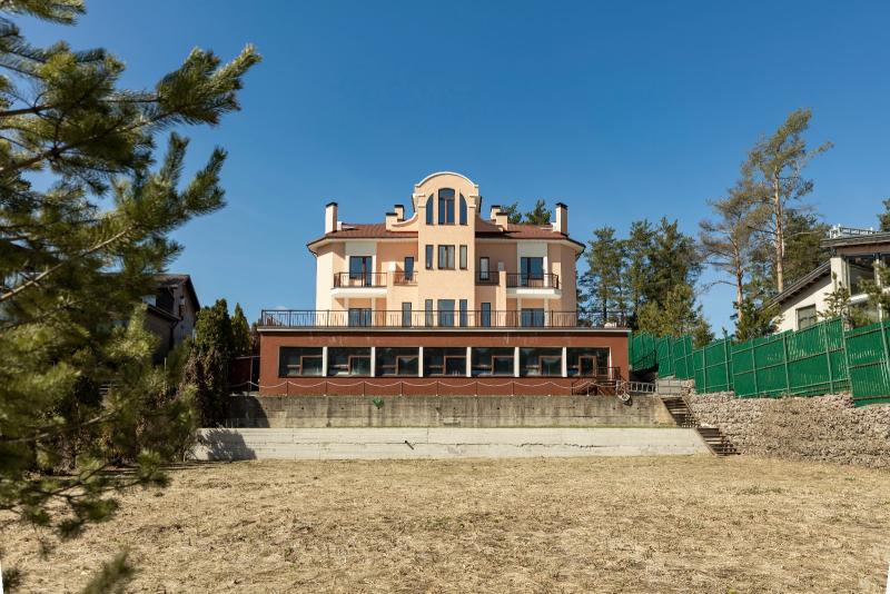 Дом, 950 м², 25 сот.